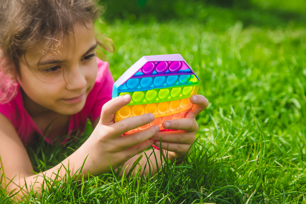 Motricité fine et relaxation : pourquoi presser des bulles peut aider à la concentration