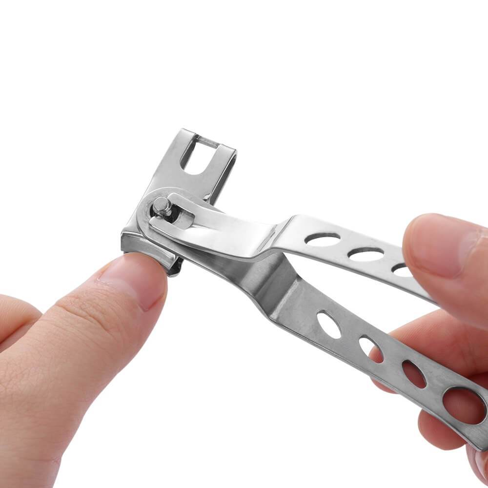 Coupe-ongles adapté à longue poignée utilisé pour couper un ongle avec précision