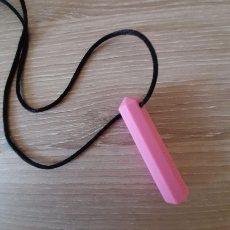 Collier à mâcher anti-stress pierre précieuse en silicone alimentaire, forme facettée