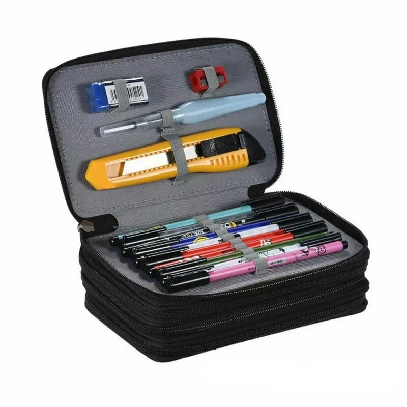 Trousse à compartiments noire ouverte, fournitures scolaires maintenues par des élastiques individuels