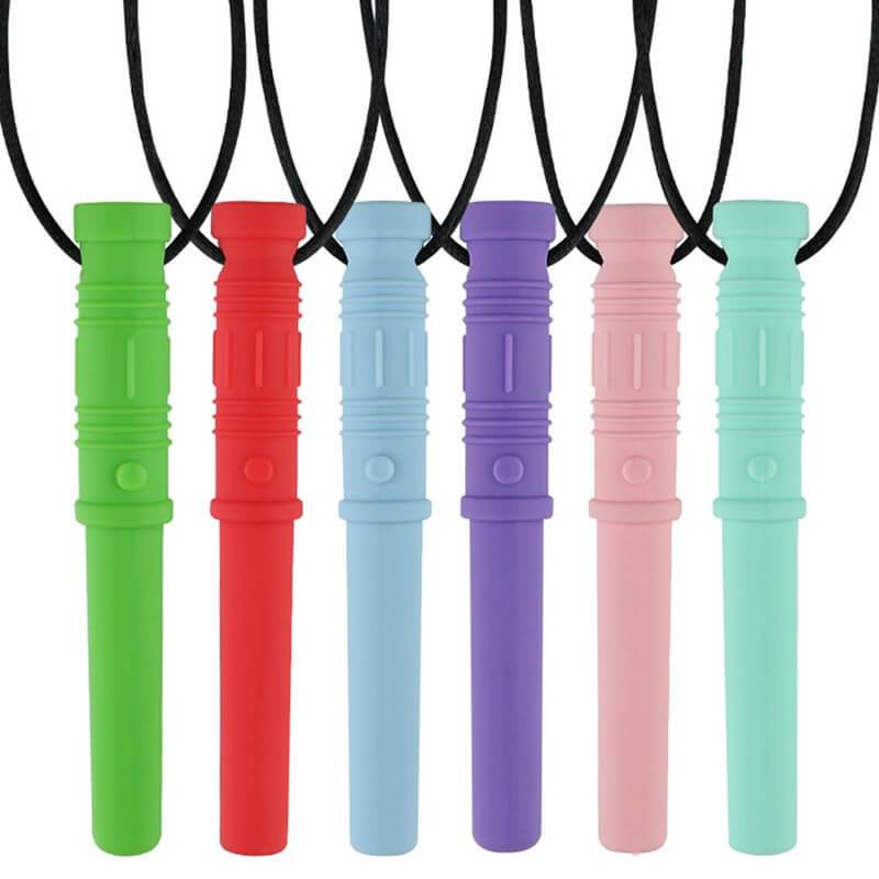 Collier de mastication sabre en silicone alimentaire, dans ses quatre coloris