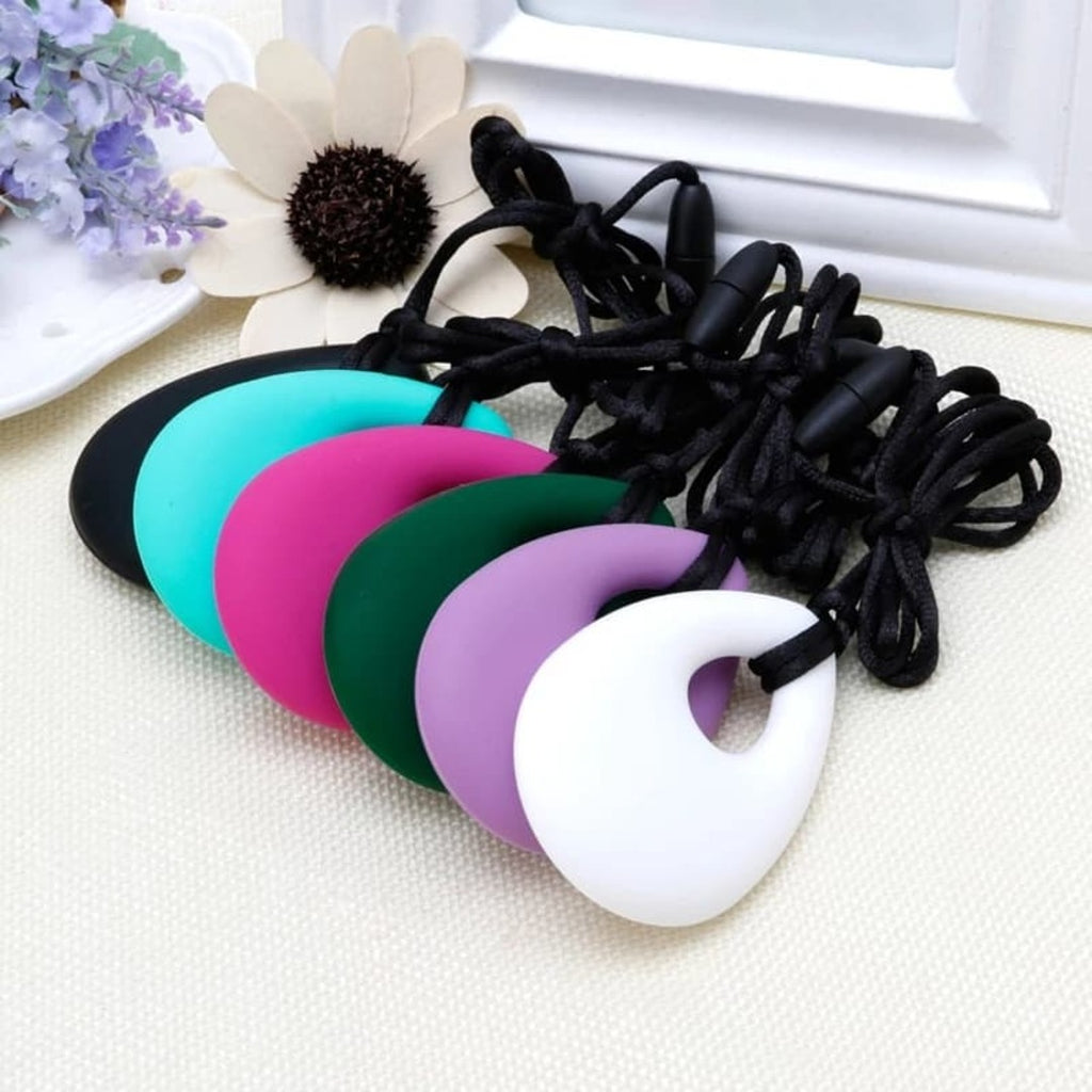 Collier sensoriel à mâcher en forme de larme, en silicone alimentaire avec cordon à clip